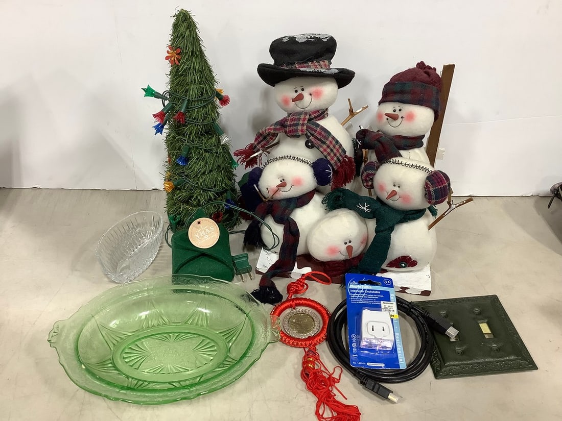 Christmas decor, lightswitch outlet cover, HDMI cord, and more(tallest 14in.): Christmas decor, lightswitch outlet cover, HDMI cord, and more(tallest 14in.)