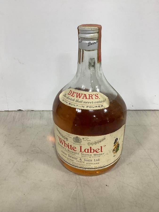 Dewar's white label blended scotch whisky(1/2 gallon-86.8 proof-sealed): Dewar's white label blended scotch whisky(1/2 gallon-86.8 proof-sealed)