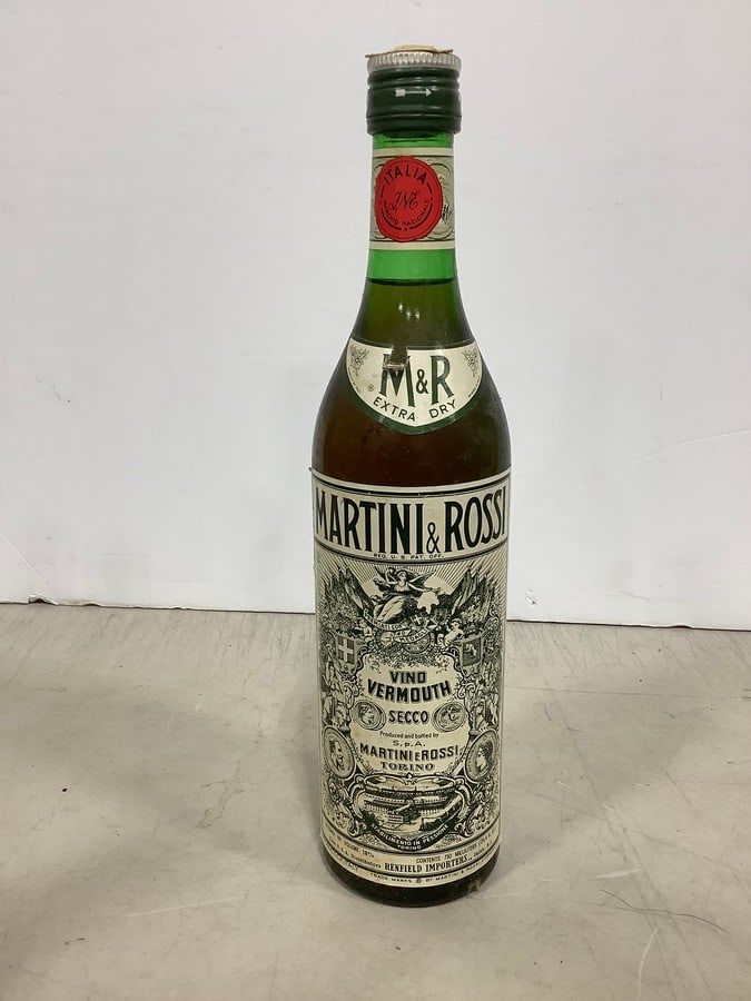 Martini & Rossi vino vermouth secco (750mL, 18%-sealed) (1 of 1)
