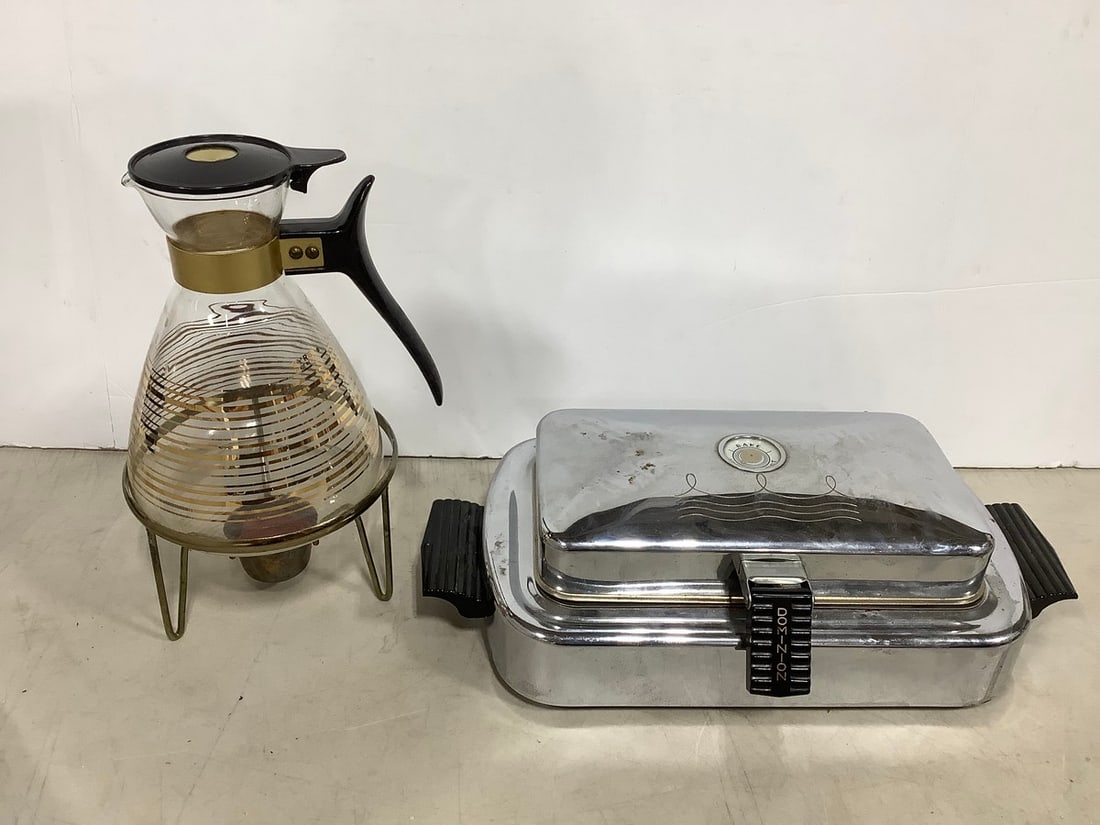 Dominion sandwich maker grill and Pyrex Carafe with warming stand: Dominion sandwich maker grill and Pyrex Carafe with warming stand