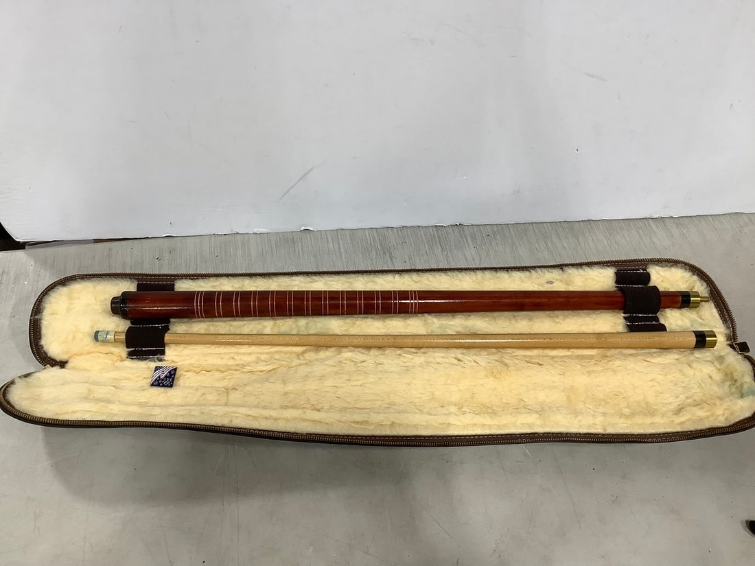 Pool stick in case (1 of 1)