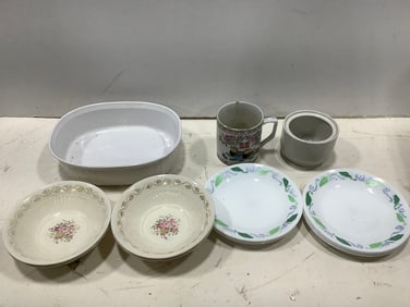 1.8L corningware tray, 22 kt. gold royal china bowls, Corelle plates, and more(3.75in.tallest)