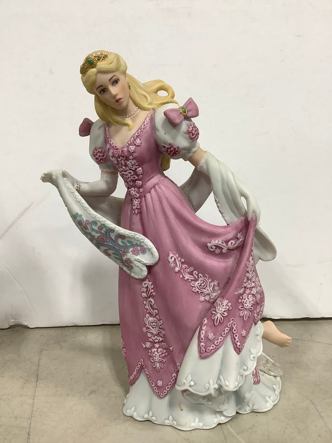 1988 Lenox Cinderella statue(9in.tall) (1 of 1)