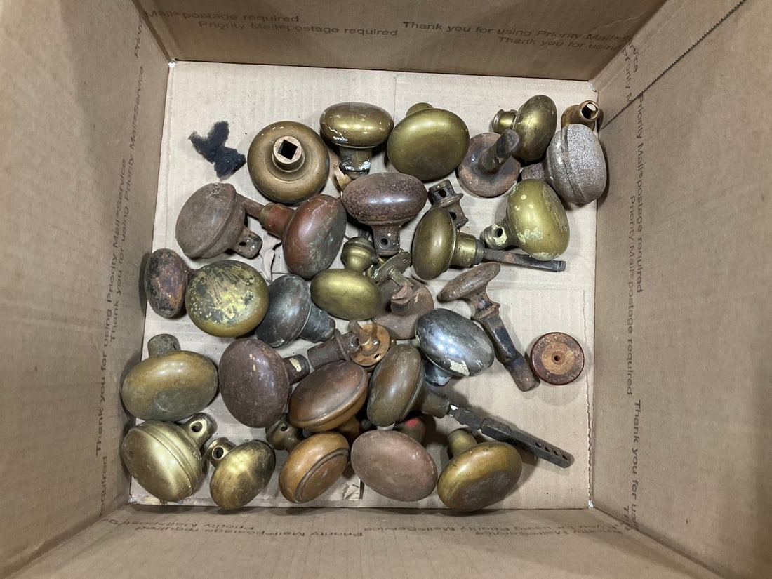 Vintage doorknobs (1 of 1)