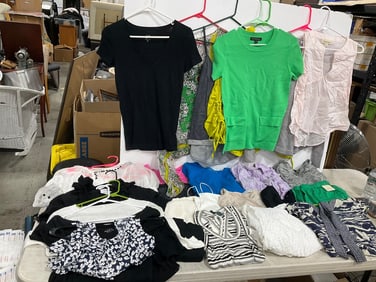 Women's clothing-various sizes(Banana Republic, Hanes, Cloth & Stone,and more)