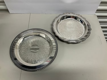 lot of 2 serving trays