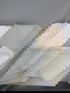 Lot of bed linens: Lot of bed linens