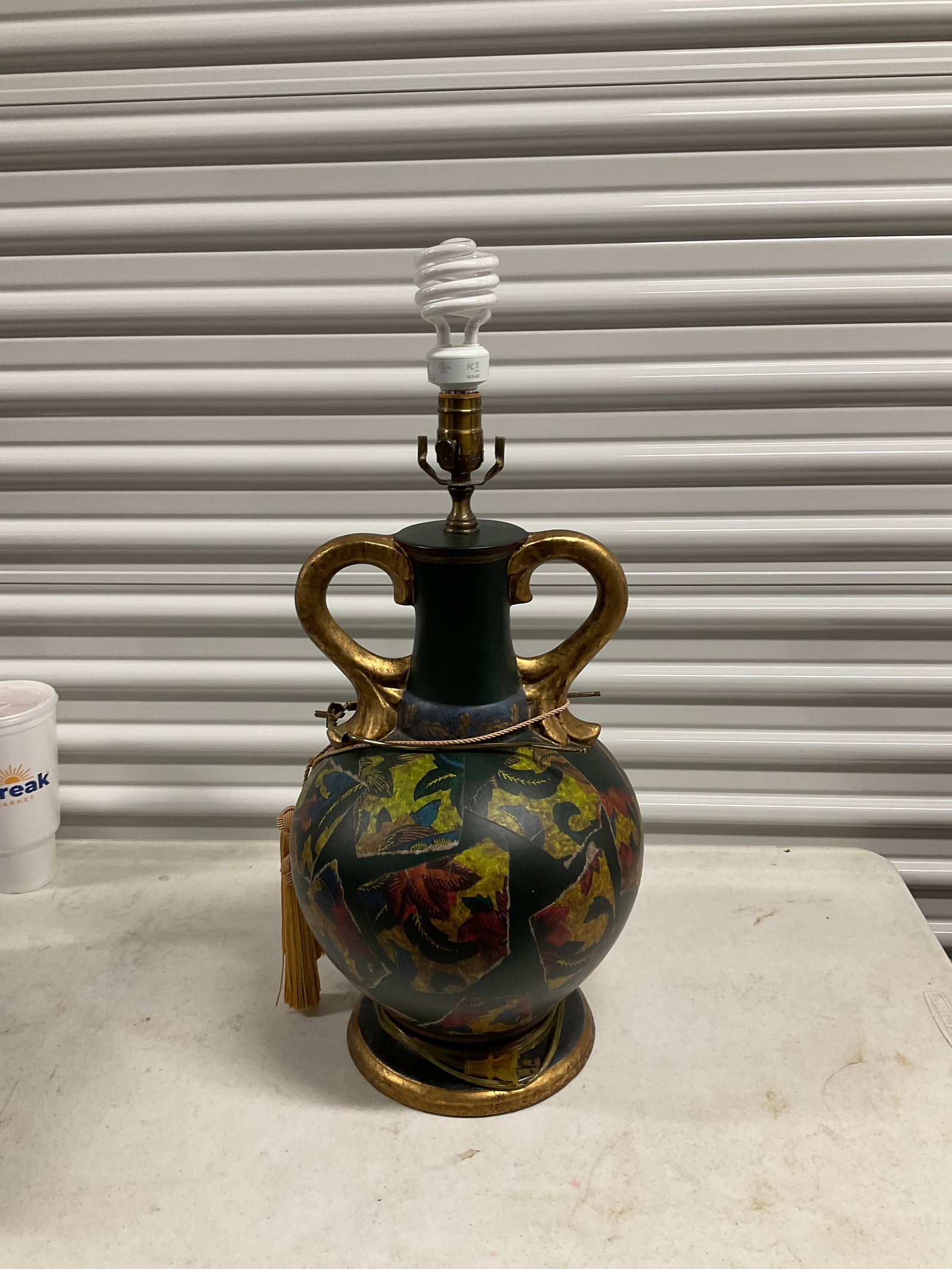 Decorative lamp 24 in tall: Decorative lamp 24 in tall
