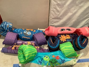 Children's decorative life vests