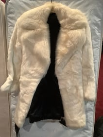 Women's fur coat(size N/A)