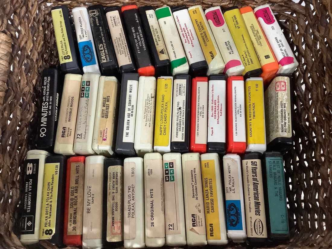 Various 8 Tracks (Kitty Wells, Barry Manilow, Benny Goodman, and more): Various 8 Tracks (Kitty Wells, Barry Manilow, Benny Goodman, and more)