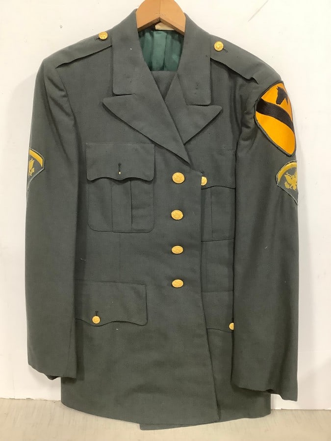 US Army Uniform - Shirt and Pants (Size: 37R): US Army Uniform - Shirt and Pants (Size: 37R)