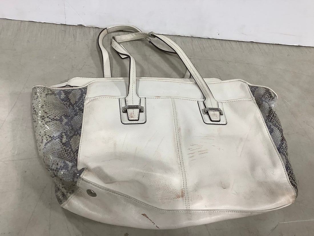 Coach Handbag: Coach Handbag