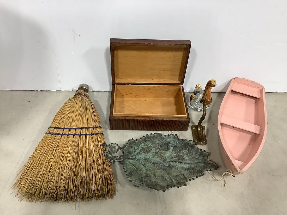 Vintage lot Murano style blown glass(4.5in.tall), wooden box, and more: Vintage lot Murano style blown glass(4.5in.tall), wooden box, and more