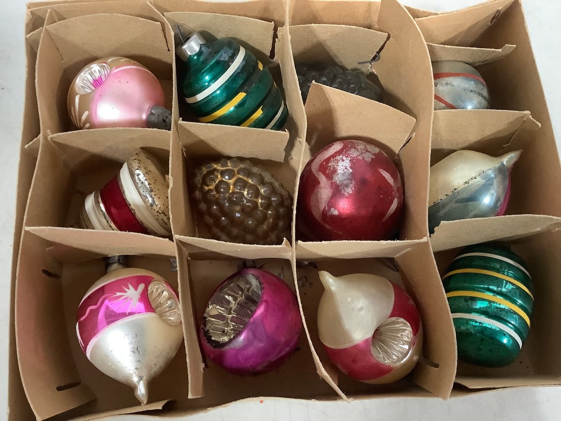 Vintage Christmas Ornaments: Vintage Christmas Ornaments
