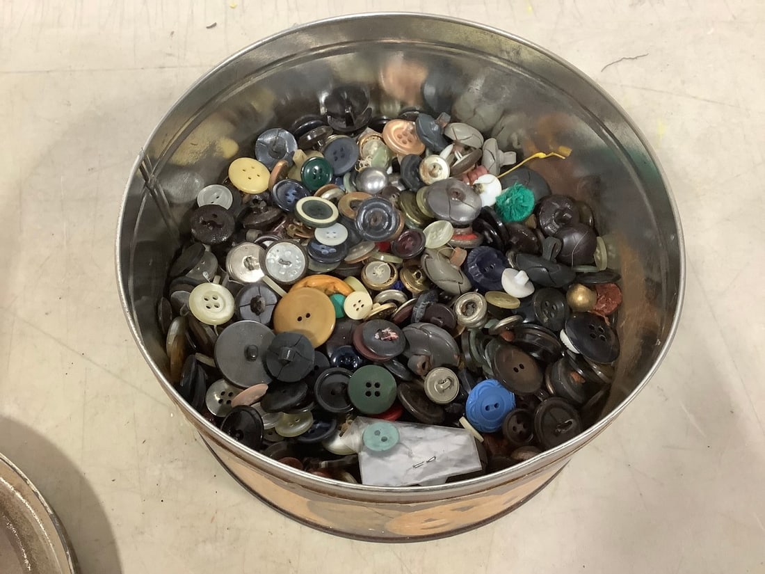 Vintage buttons(some Bakelite): Vintage buttons(some Bakelite)