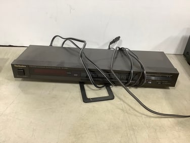 Technics qyartz synthesizer AM/FM stereo tuner(model:ST-S98A)