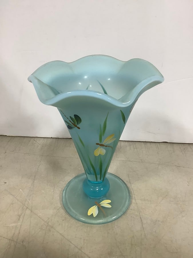 Handpainted vase signed and painted by Sue Jackson(7.75in.tall): Handpainted vase signed and painted by Sue Jackson(7.75in.tall)