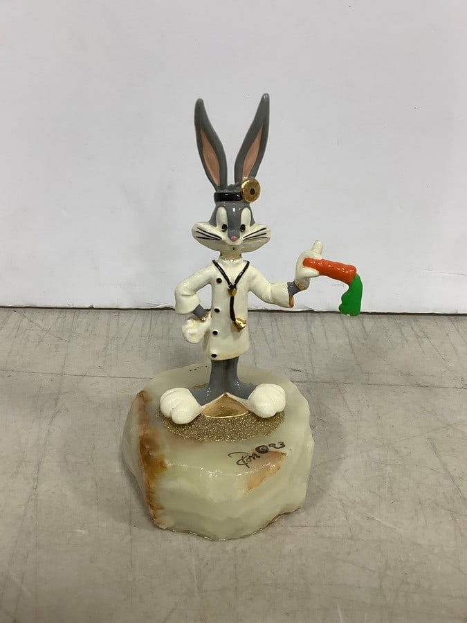 1993 signed Bugs Bunny collectible statue(6in.tall) (1 of 1)