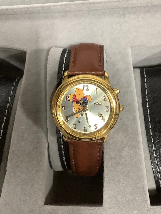 Disney Winnie the Pooh mens watch: Disney Winnie the Pooh mens watch
