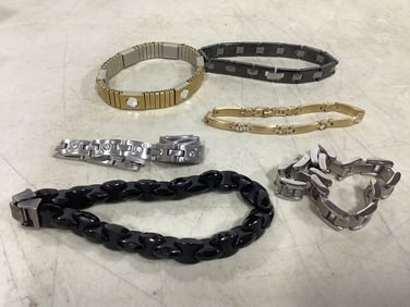 Costume jewelry(bracelets)
