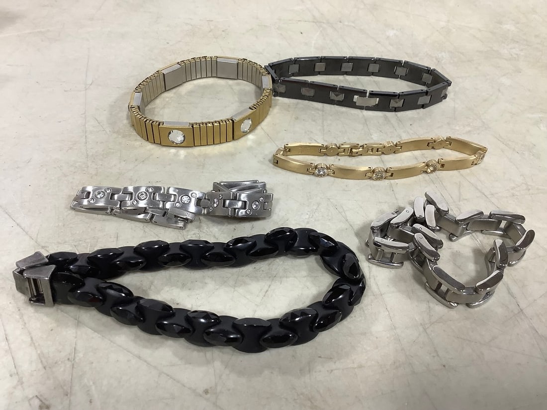 Costume jewelry(bracelets): Costume jewelry(bracelets)