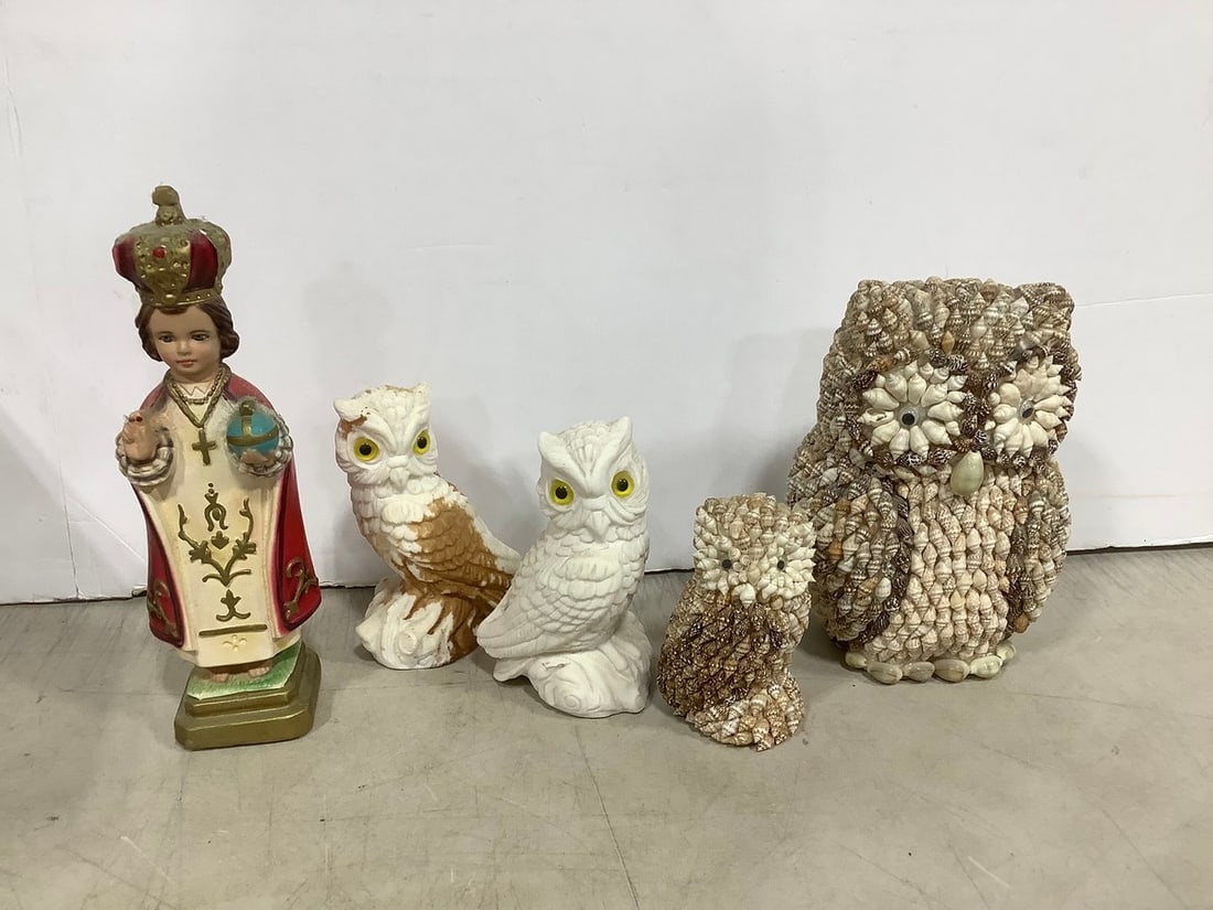 Shell statues and ceramic statues(9in.tallest): Shell statues and ceramic statues(9in.tallest)