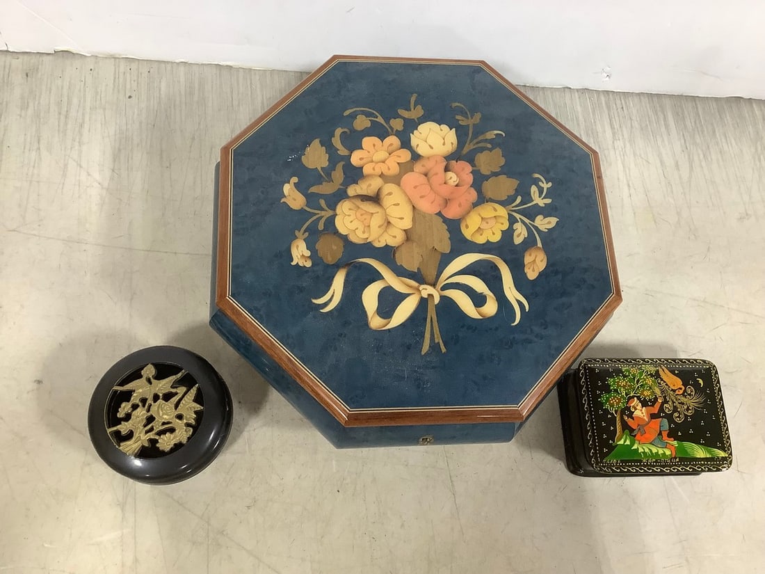Vintage Jewelry Box and Mini Decorative Organizers: Vintage Jewelry Box and Mini Decorative Organizers