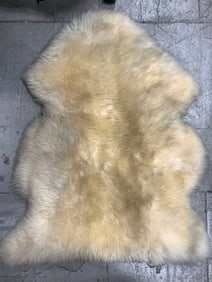 Faux Fur Rug (32inx42in)