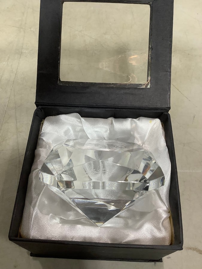 Oleg Cassini crystal paperweight: Oleg Cassini crystal paperweight