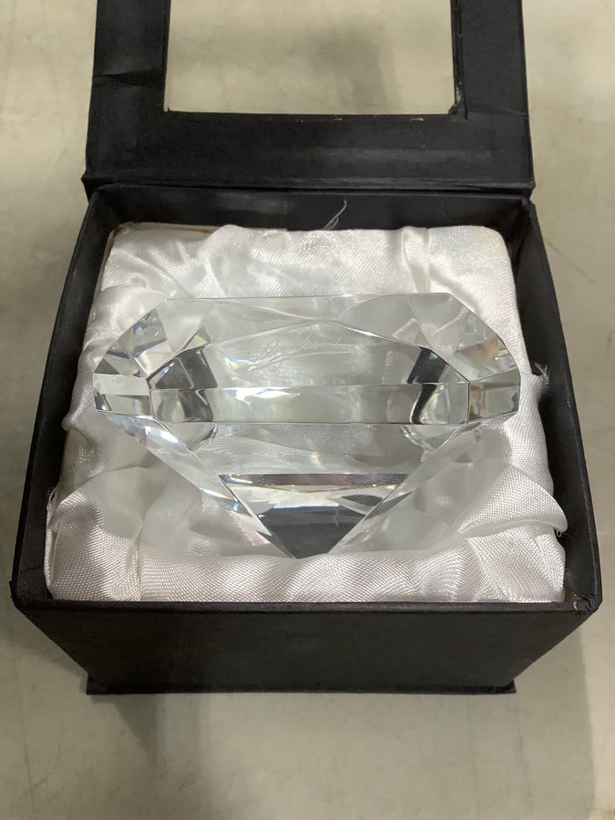 Oleg Cassini crystal paperweight: Oleg Cassini crystal paperweight