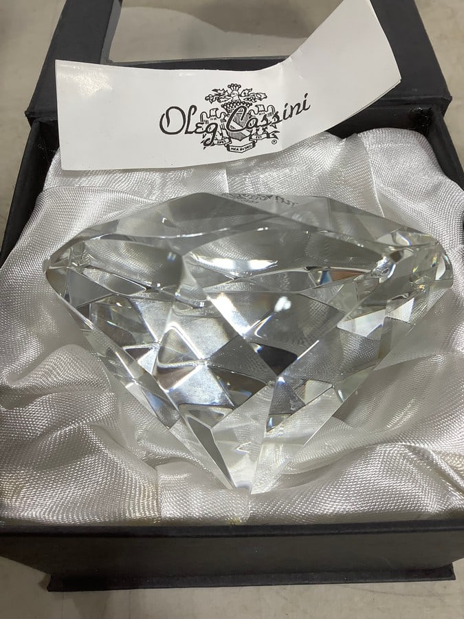 Oleg Cassini Crystal Paperweight: Oleg Cassini Crystal Paperweight