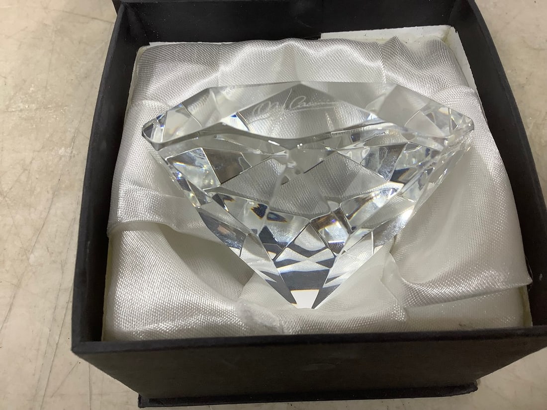 Oleg Cassini Crystal Paperweight: Oleg Cassini Crystal Paperweight
