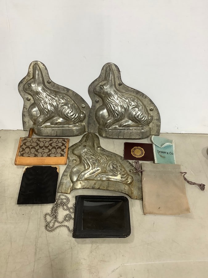 Chocolate molds, Coach wallet, and more: Chocolate molds, Coach wallet, and more