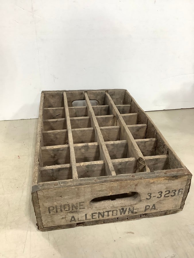 Vintage Everlast Allentown wooden soda case: Vintage Everlast Allentown wooden soda case