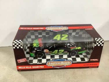 American Muscle Mellon Yello Grand Prix die cast collectible(new in box)