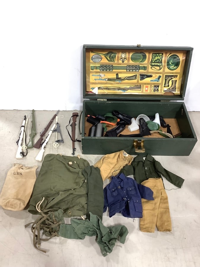 G.I. Joe uniforms, weapons, and case: G.I. Joe uniforms, weapons, and case