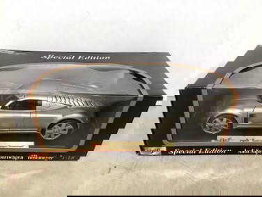 Maisto Metal Diecasr Audi Supersportswagen ' Rosemeyer' *new in box*