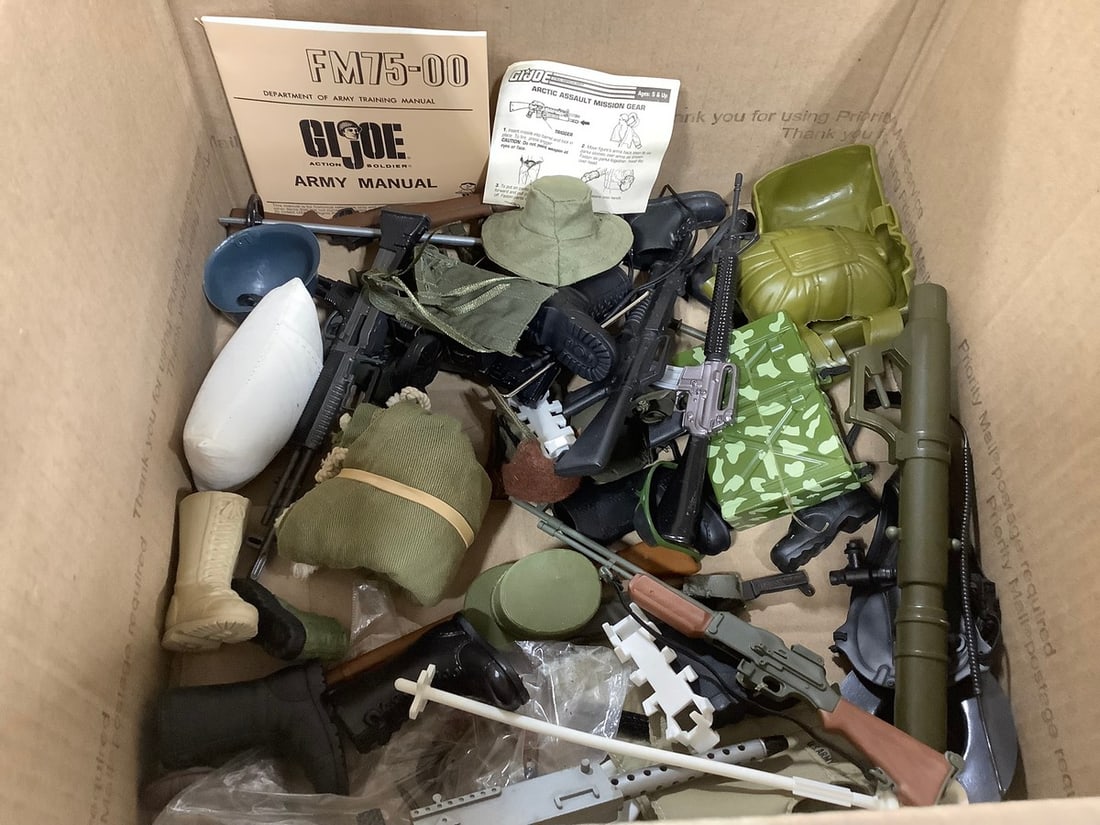 Vintage GI Joe Accessories/Clothing (1 of 1)