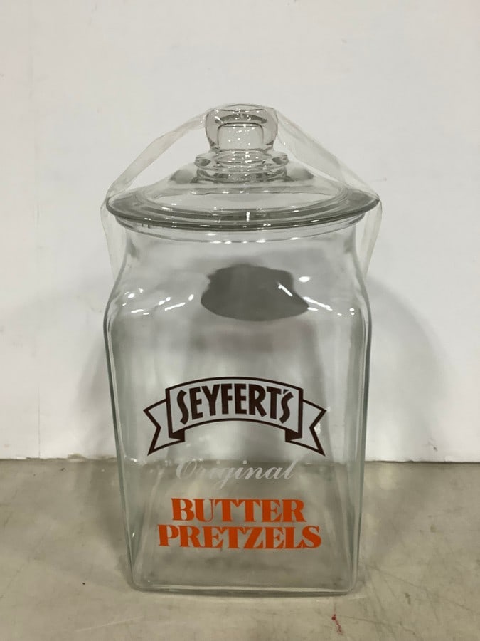 Seyferts Original Butter Pretzels Glass Container: Seyferts Original Butter Pretzels Glass Container