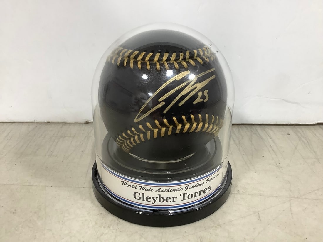 Gleyber Torres Signed Baseball: Gleyber Torres Signed Baseball