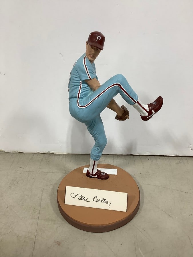Steve Carlton collectible statue with COA(8.5in.tall): Steve Carlton collectible statue with COA(8.5in.tall)