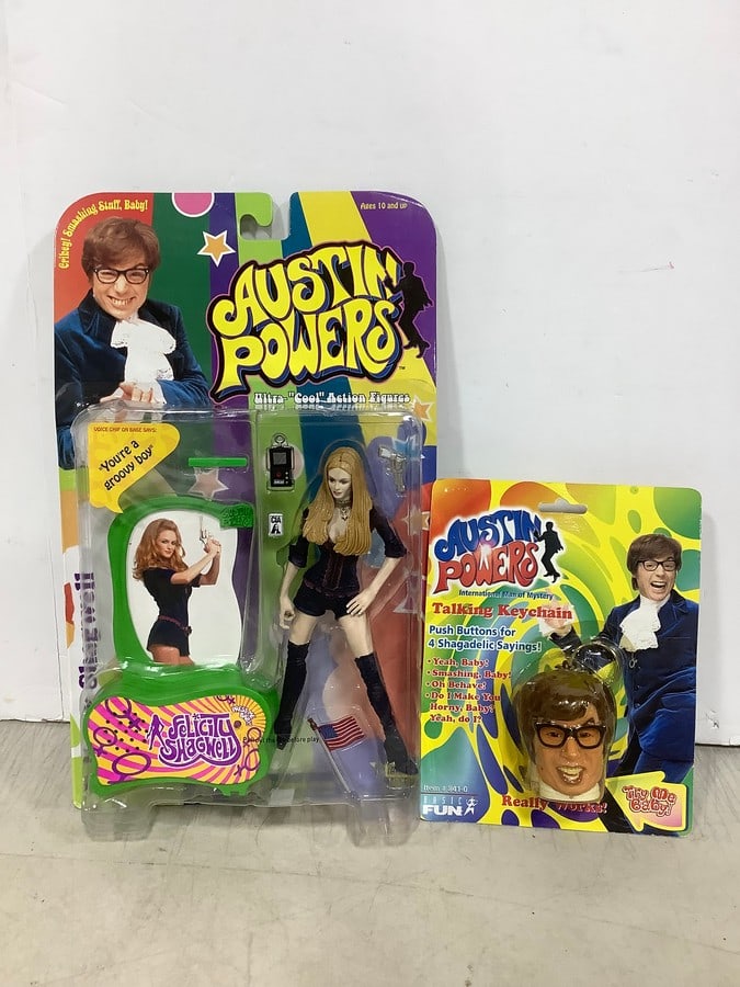 Austin Powers colletibles(both new in box): Austin Powers colletibles(both new in box)