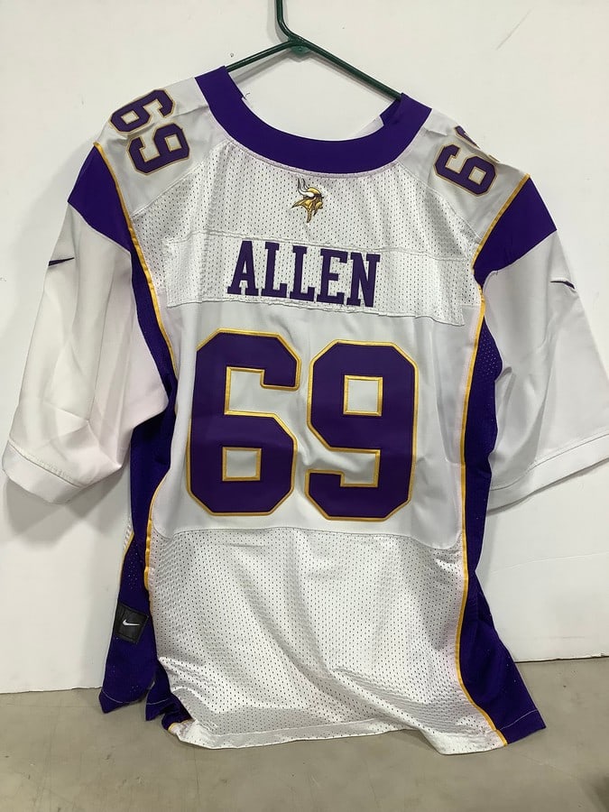 Minnesota Vikings Allen number 69 jersey(size 52): Minnesota Vikings Allen number 69 jersey(size 52)