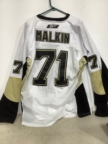 Pittsburgh Penguins Malkin long sleeve hockey jersey number 71(size 56)