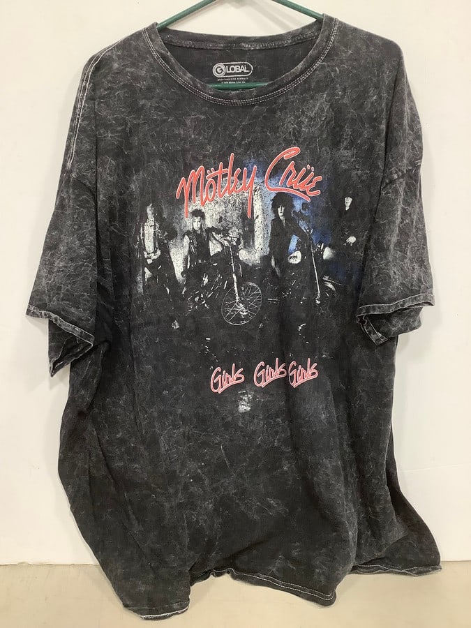 Motley Crue global tshirt(XL): Motley Crue global tshirt(XL)