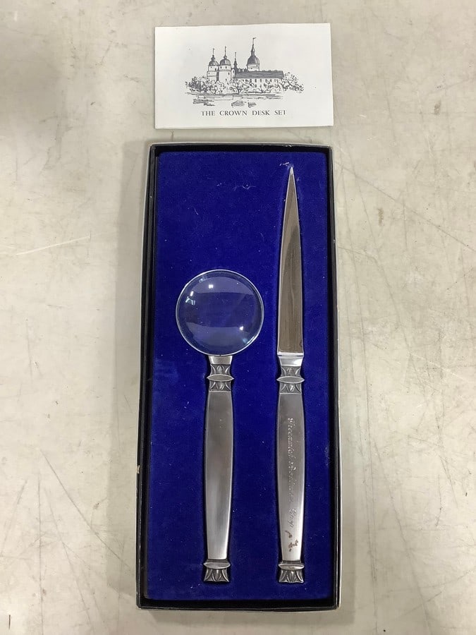 The Crown Desk Set: The Crown Desk Set