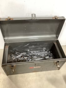 Craftsman toolbox(18in.x9in.x8in.)with tools inside