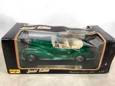 Maisto Mercedes-Benz 300s Diecast Collectible *new in box*