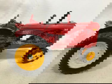 Ertl Tractor Diecast Model